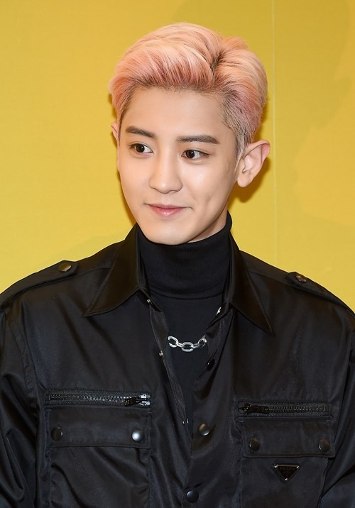 SM Entertainment has decided not to take a stand, with A, who claimed to be a former GFriend of group EXO member Chanyeol (real name Park), Disclosure that Chanyeol had played a lot of women and Wind during his relationship with him.On the 29th, Mr. A posted an online community bulletin board entitled Hello, I am GFriend.The last three years that you were deceived by you (Chanyeol) have become so dirty and ugly, A said. You were the first experience for someone in the three years you met me, and you were a night opponent to someone, and when I was sleeping and sleeping, you were always busy playing dirty with new women.In the meantime, Mr. A reiterated that Chanyeol had played Wind with the girl group, YouTuber, BJ, dancer, crew and others.A said, I was busy protecting you because I believed that you would die if you had a problem with your music life due to a womans problem. Now, even if you listen to your name, your heart is down.Mr. A suggested that the person he mentioned was EXO Chanyeol in terms of expressions such as chan * and heat.He also posted a couple photo of a man who is believed to be Chanyeol and deleted it.Regarding Mr. As Disclosure article, Chanyeols agency SM Entertainment said it had no position on Star.Born in 1992, Chanyeol made his debut as an EXO member in 2012; he also served as EXO members Sehun and Sehun & Chanyeol.He appeared in the movie Longevity Award drama Missing Nine and Memories of Alhambra Palace.star jo hyun-joo