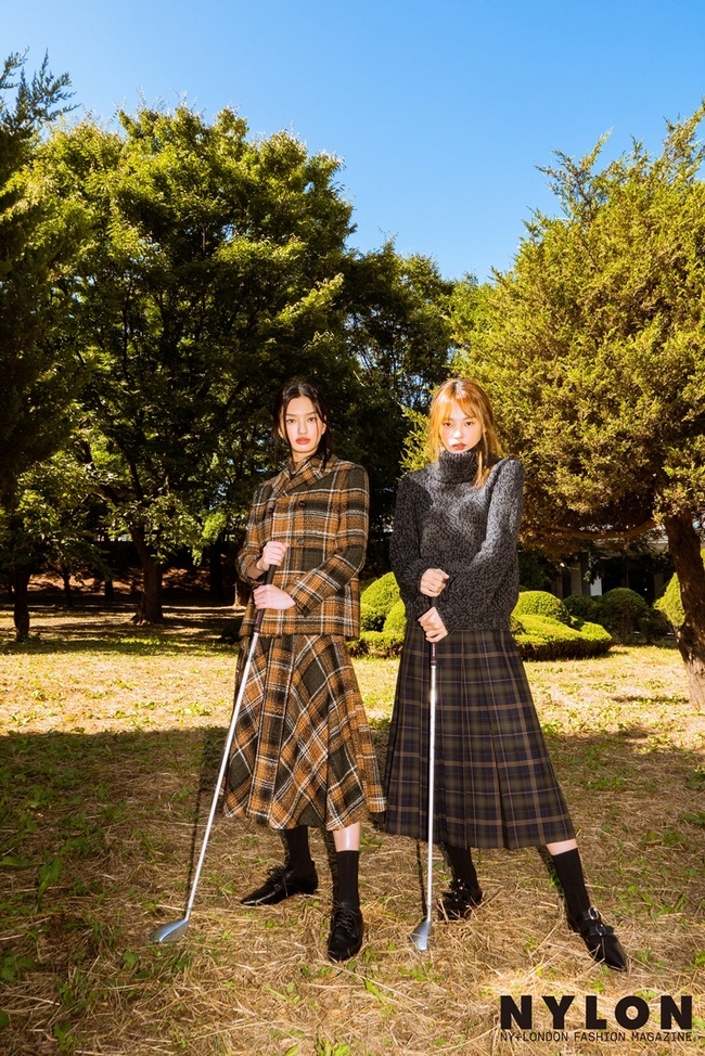 Kim Hee-jung, Byun Jung-ha, Guillaji, and Kim Ji-hyang released emotional pictures.Nylon Muse Nylon Girls (NYLON GIRLS) recently presented an autumn picture with their own charm.In this November issue, Kim Hee-jung and the tennis court that changed the background of the youthful charm, and the guerrilla and Kim Ji-hyang showed a calm and classical charm in the background of the autumn field.Kim Hee-jung, who said he enjoys tennis as a hobby, has a lovely charm by matching white sneakers with a refreshing color casual look.She stylishly digested a sweatshirt and biker shorts that featured a colorful block of sporty mood that showed off her cute charm with a playful look.bak-beauty