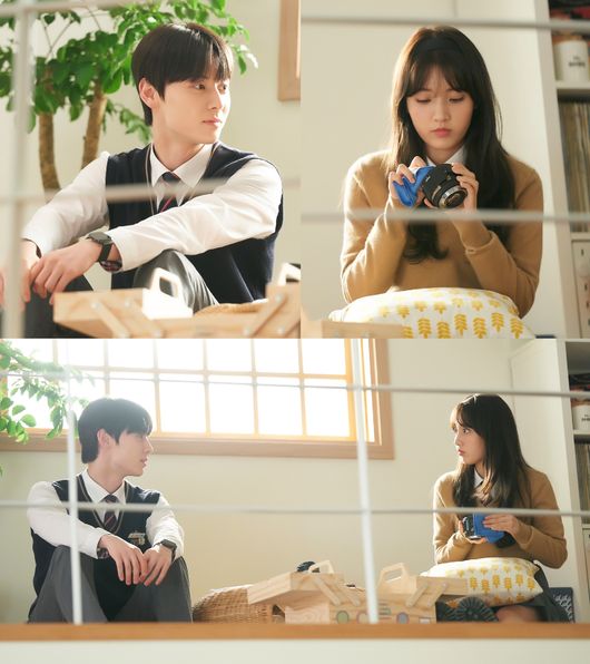 The affectionate moments of Hwang Min-hyun and Jin Da-bin are captured, raising expectations for Love Live! On.The first couple of JTBCs new mini-series Love Live!On (played by Bang Yoo-jeong, director Kim Sang-woo, production playlist, Keith, JTBC studio) with Hwang Min-hyun (played by Ko Eun-taek) and Jeong Da-bin (played by Baekhorang) ahead of the first broadcast at 9:30 pm on the 17th. The release was made public.In the public photos, Hwang Min-hyun and Jin Da-bins sweet air currents make people feel Smile.Hwang Min-hyun seems to be indifferent but makes a fuss with a subtle Smile, and Jeong Da-bin is loving with his camera lens.Especially, Hwang Min-hyun, who is captivating his emotions with his eyes, and Jeong Da-bins visual chemistry, which emits a lovely aura, doubles his excitement and freshness like a scene in a youth comic.Hwang Min-hyun and Jeong Da-bin, who have such charms, are expected to be divided into the SNS star Baekhorang, who came to the broadcasting station to find the anonymous informant who shot his trauma and the director of the human scheduler broadcasting department, Hwang Min-hyun, Here.There is a growing question about what story is hidden between the two people who seem to be warm, and the sweet and bloody Chemie they will create.Hwang Min-hyun and Jeong Da-bin Actor expressed each character and showed it as if it had become the same with Ko Eun-taek and Baekho, the production team of Love Live!On said. Please expect the extreme chemistry that will be played by two characters with the characters of the drama and drama.Seoyeon High School Celeb Baekhorang, who entered the broadcasting department with a suspicious purpose, will meet with the strict broadcasting director Ko Eun-taek, and the new drama Chemie Romance Drama JTBC mini series Love Live! On will be broadcast at 9:30 pm on the 17th of November.