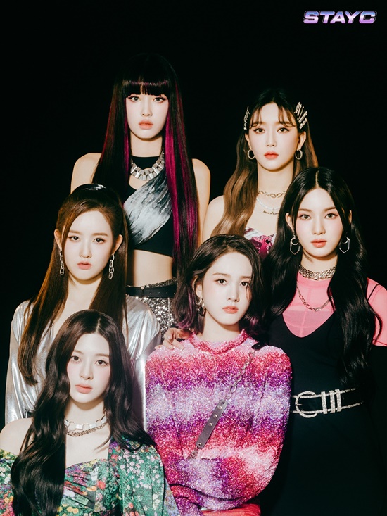 Black Eyed Pil Seungs first self-produced girl group STAYC (STAYC) complete photo took off the veil.STAYC (SUMIN, Sieun, Aisa, Seeun, Yoon, and Jei) released the first single Star To A Young Culture group concept photo through the official SNS account at 0:00 on the 29th.STAYC, which boasted different personality and attractive visuals through the individual concept photo released earlier, stood in front of the camera with a six-member complete body.STAYC in one frame focused its attention on a brilliant visual as if it had moved a doll.The perfect chemistry of six members who are simultaneously emitting the elegant but girls footy TEEN FRESH is raising expectations for debut.K-pop representative producer Black Eyed Pil Seungs first self-produced girl group STAYC is attracting attention as a high-potential rookie with visuals, charms and three beats, so that all six members can have a power center and a power vocal.STAYC, which has raised expectations with its colorful concept photo, plans to increase its debut fever with various contents until the day of release of the album.STAYC will officially debut its first single Star To A Young Culture title song SO BAD (Saw Bad) at 6 pm on November 12th.Photo: High-Up Entertainment