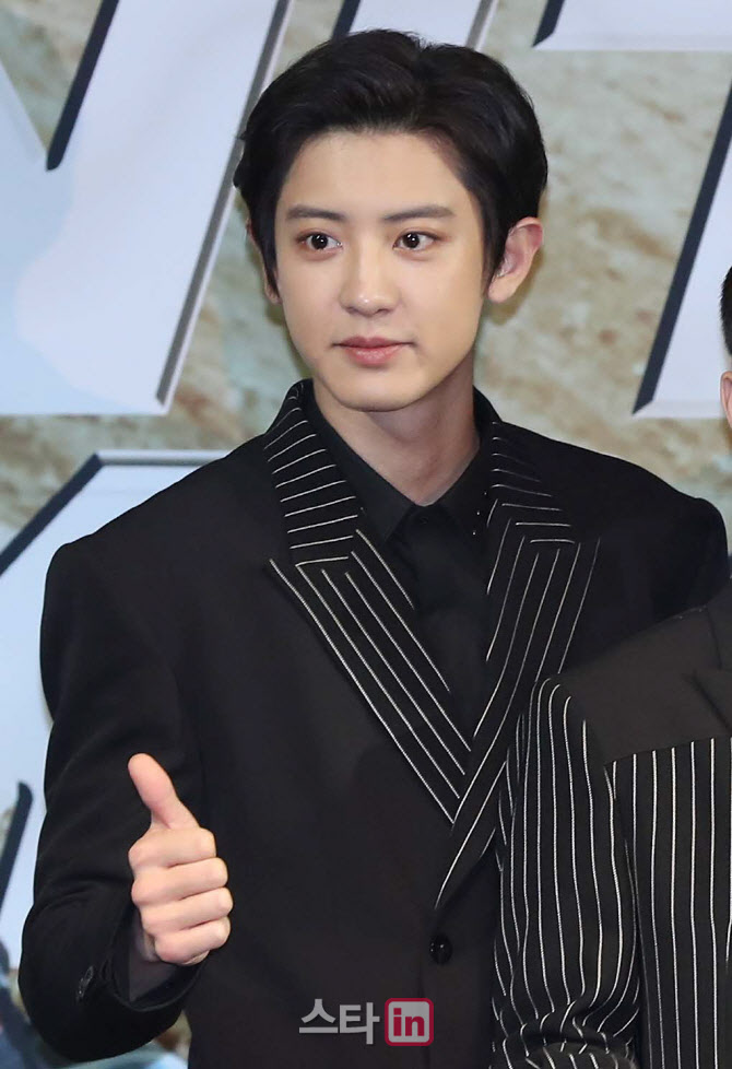 On the 29th, the online community Dish Inside EXO Gallery posted a statement urging Withdrawal for member Chanyeol.Since the privacy issue of Chanyeol has emerged, SM Entertainment, its agency, has put forward an absurd position that there is no official position, Fans said.Fan interprets that they have failed to fulfill the role of management that requires proper management of their singers, he said.Chanyeol also does not announce any position on the controversy, so Fans rejected Chanyeol from the group and agreed not to accept him anymore.In particular, he emphasized, I can never Yong-In the past that was promiscuous of Chanyeol who did not keep the degree and hurt one person, and SM Entertainment of my agency strongly urges Chanyeol to be withdrawal in EX O as soon as possible.On the 28th, an online community posted an article entitled Hello, I am GFriend by netizen A, who claims to be a former GFriend of Chanyeol.A said he had been dating Chanyeol since October 2017 and said, I learned shocking facts ahead of the third anniversary.When I was sleeping without knowing the world, you were always busy playing dirty with new women.There were a lot of groups in it, and YouTubers, BJs, dancers, crews, etc. He said, It was very famous. Everyone around you knew you were dirty except me.I really did not know only me and your Fans, he claimed, saying that he had been in inappropriate relationships during his friendship.I was busy keeping you safe, believing that you would die if you had a problem with your music life with a woman problem, he said, explaining why he had been postponing Disclosure. Ill not tell you anything else that gets bigger if I open my mouth.I hope the world knows how bad you are.He also posted a photo of Chanyeol and his friendly skinning with Chanyeol along with Disclosure to certify his relationship with Chanyeol.The following is a statement from the EXO Gallery in Dish InsideWe will announce our official position at EX O Gallery.The name EX O is motivated by the exoplanet, which means the solar system exoplanet, and it means a new star from the unknown world.Fans are going to send back a star who has been on a long journey to the original World.After the privacy issue of Chanyeol emerged today, SM Entertainment, a subsidiary company, has made an absurd position that it has no official position.Fans interpret that they have not faithfully fulfilled the role of management that needs to manage their singers properly.Chanyeol also did not announce any position on the controversy, so Fans rejected Chanyeol from the group and agreed not to accept him anymore.EX O Gallery Ildong can never Yong-In the past that was promiscuous of Chanyeol, which was not able to keep the degree and hurt one person, and SM Entertainment, a subsidiary company, strongly urges Chanyeol to be withdrawal in EX O as soon as possible.October 29, 2020EX O Gallery Ildongin-time