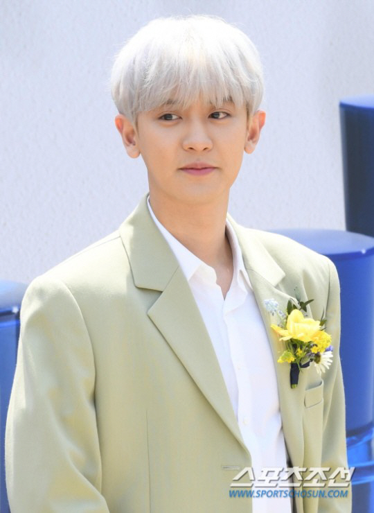 On the 30th, netizen A posted a long Disclosure letter to the community saying that he learned Chanyeol through Baekhyun.Mr. A said, Greed is greedy, but it was a friend with ambition.This situation is all your karma, he said. I would have told you to be careful to tell you with your words and actions that will frown on my impression.You may not remember what you said at the time, but I remember clearly.I like people who like me anyway, and it was deceitful, he said. I did not have the least courtesy of those who like you, cheer you up and believe you.I did not imagine that you, Mr. Friend (A), who lived with the words that he would die if he interfered with his music life, would have recorded it.You can look back and reflect on yourself before you blame anyone, and if you call me and tell me about it, Ill defend you.Please wake up. Baekhyun doesnt live like you.Among them, Baekhyun told the official SNS, Oh, so...who is my acquaintance?He wrote a statement about the behavior of catching the mosquitoes, which are the Pests, and said that he did not know the netizens who claimed to be acquaintances.Mr. A, who recently claimed to be a former woman Friend, Disclosure said that personal life was disordered, with Chanyeol having an affair with him.Mr. A claimed that Chanyeols active dash started his relationship at the end of October 2017 and was about to mark the third anniversary of his recent relationship.In the meantime, Chanyeol has been involved with more than 10 people including girl group, crew, dancer, YouTuber and BJ.The article also included high-level sexual content about Chanyeol.Mr. A has released a photo of his skinning in the space presumed to be Chanyeols house and a photo commemorating the 790th day of his relationship with EXO Chanyeol.However, Chanyeol is avoiding the official position and explanations for the uncontrollable image hit, and the movie is also about to be released.At this point, when the controversy is still not getting better on the second day, it is noteworthy when Chanyeol will reveal his position on the Personal Life Disclosure.