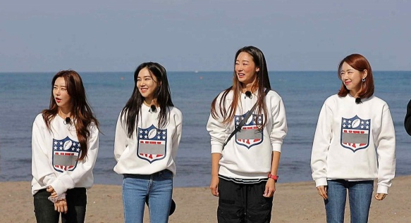 Special guests scramble to Running ManSBS Running Man, which will be broadcasted on the afternoon of the following month, will be featured in Jeju Island.The recent opening shoot was conducted in the background of the sea, and the members could not hide their excitement.Running Man This week, Race played a rich race with a team of wind, women, and stone cards to win the race, adding a high degree of psychological warfare, intense nervous warfare, as well as the food and sights of Jeju Island.In addition, actor So Yi-hyun - Choi Yeo-jin - Han Ji-eun - Lee Ju-bin, who matches the beautiful scenery of Jeju Island, showed off his express performance with a different combination.So Yi-hyun captivated the members with a cute charm, and Choi Yeo-jin took control of Running Man with a girl crush that overpowered Yoo Jae-Suk as well as Kim Jong Kook.Lee Ju-bin had a big smile with an unexpected reversed body gag, and Han Ji-eun, the first performer of the entertainment, announced the birth of a new entertainment rookie as an extraordinary character that he had never seen before.On the other hand, Jeju Island special feature, which is full of guests great success and abundant attractions, can be found at Running Man which is broadcasted at 5 pm on the 1st.