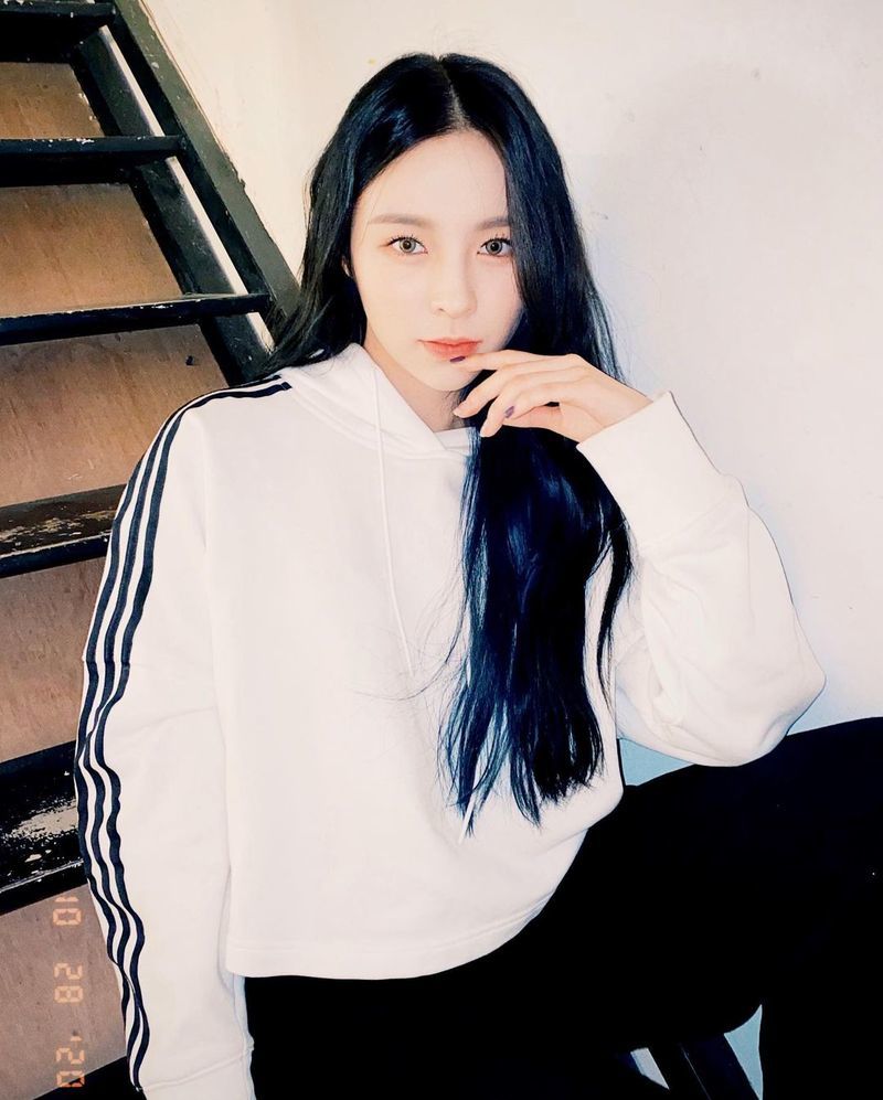 Group CLC Elkie Chong has revealed its latest situation.On October 31, Elkie Chong posted two photos on his instagram with an article called Back.In the open photo, Elkie Chong boasts a pure charm: Elkie Chongs lovely atmosphere captures Sight.Fans who watched the photo responded that everyday life is pictorial and too pretty.Meanwhile, the group CLC, which Elkie Chong belongs to, recently appeared in KCON:TACT season 2 (hereinafter referred to as K-contact season 2).