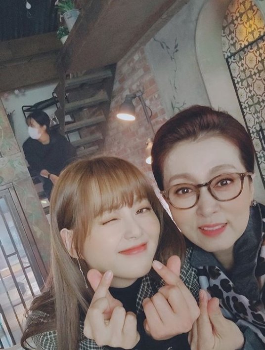 Actor orphanagera has released a two-shot with Moon Hee Kyung.On November 1, Orphanage posted three photos on his SNS with an article entitled Do Do Sol Sol La Sol I Love You.In the open photo, the actor is with Moon Hee Kyung at the KBS2 Do Do Sol Sol La Sol filming site.The friendly atmosphere of the two people who are breathing with the piano priests gives a warm feeling.The netizens who responded to the photos responded such as Is the teacher finally coming back, I am glad to see and I expect this week.On the other hand, KBS2 Do Do Sol Sol La Sol starring Orphanage - Moon Hee Kyung is broadcast every Wednesday and Thursday at 9:30 pm.