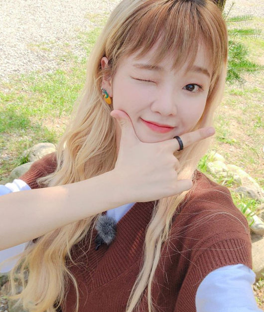 OH MY GIRL Seung Hee has transformed into a promotional fairy for fans with a fresh visual.On the 2nd day, OH MY GIRL official SNS through After a while!Seung-hee will appear in KBS2 Soccer Baseball, which is broadcasted first!Please watch the performance of # Seung Hee who became a mental coach.  Everyone is the shooter!! # Ohmy Girl #OHMYGIRL #OMG and encouraged the shooter.In the open photo, Seung Hee is winking with a V-shaped chin.Even if I looked at it, I felt the happy virus of Seung Hee by emitting the juice that bursts fresh.On the other hand, Seung Hee will appear on KBS2TV soccer baseball game which is broadcasted for the first time today and will act as entertainment cheerleader.The program is a sports legend, two mountain ranges Chan Ho Park, Lee Young-pyo! and a soccer ball game. And their mental coach, Seung Hee!Two Murch Talkers and Reactions The first two Murch Talking Sports Road Variety to go to the whole country in search of hidden sportsmen to the richest chemi is broadcasted at 9:30 tonight.OH MY GIRL Official SNS Capture