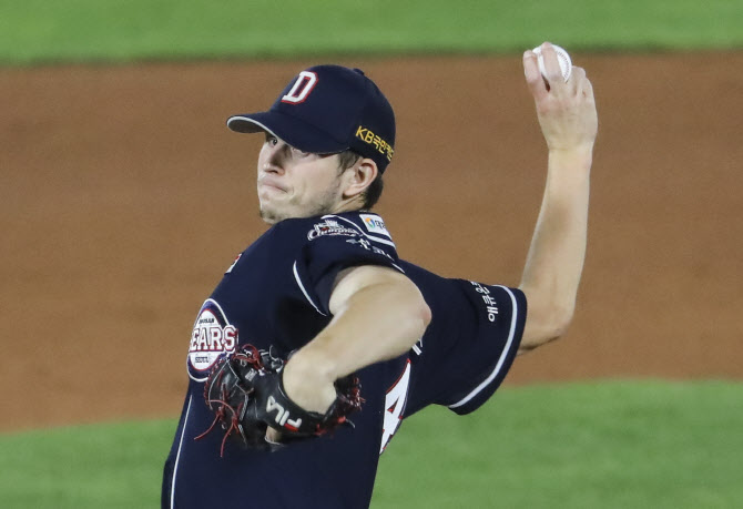The Doosan Bears, third in the regular season, and the LG Twins, fourth, will play a semi-playoff (jun-PO) in the KBO postseason in the Jamsil Stadium from the 4th.As it is a series in which only 3Kyonggi is covered, the importance of the first game is not necessary to explain.Doosan and LG signalled Chris Flexen, 26, and Lee Min-ho, 19, as starters in the first leg.Flexen has won eight and lost four games this season, with an Earned run average of 3.01.On July 16, Jamsil SK was hit by a ball and injured in his left foot. The number of multipliers was relatively small, but it was not enough in terms of content.Especially in October, he showed an overwhelming appearance: 4 wins in 5Kyonggi in October, and Earned run average 0.85.Compared to Alcantara, who has won 20 games this season, he was no match. The 150km fast ball and the big curve are excellent.He made one appearance against LG on May 7. He made his first appearance this season and became a champion with three runs in six innings and seven hits.LG has nominated Rookie Lee Min-ho as the first starter of the semi-PO.Lee Min-ho, who uses a fastball and slider as his main weapon, who is close to 150km, joined LG with the first nomination and immediately got the starting position.He has won four games and lost four games this season, with an Earned run average of 3.69.He also pitched his own against Doosan; he made four appearances against Doosan, losing 1 and scoring an Earned run average of 2.57.In the 2Kyonggi starting lineup, he had two runs in five innings.Lee Min-ho will win his first postseason start in the third high school graduate postseason when he becomes a winner in this start.Yeom Jong-seok (Lotte) in the first game of the semi-playoffs in 1992 and Kim Myung-jae (Doosan) in the third game of the playoffs in 2005 set such a record.lee seok-mu