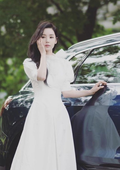 Nam Gyu-ri posted several photos on his SNS on the 3rd, along with an article entitled Kairos #Kairos # Opportunity # Decision Time # Kang Hyun Chae # Hyun Chae.The photo shows Nam Gyu-ri standing next to the car in a pure white One Piece, with doll-like features and a neat atmosphere catching his attention.The fans who responded to the photos responded such as I am so beautiful, I am still a shooter today, and I always support you.On the other hand, MBC drama Kairos starring Nam Gyu-ri is broadcast every Monday and Tuesday at 9:20 pm.