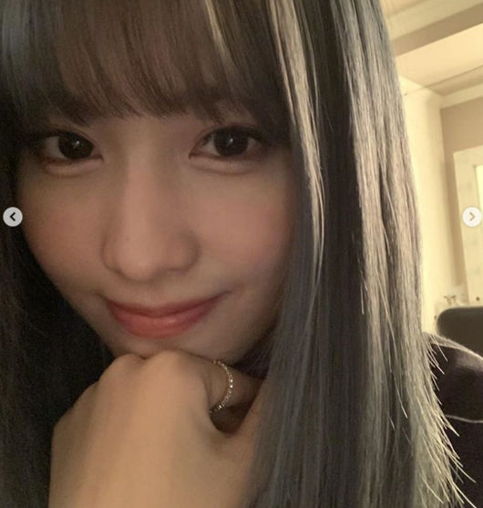 TWICE MOMO has left fans heartbroken with photos of super-close self-camera (selfie).On the 3rd, several MOMO photos were posted through the official SNS of JYP girl group TWICE today.In the public photos, MOMO poses close to the camera with super proximity, and it adds charm to the smooth skin as well as the child who supports the big eyes, making the fans feel excited.In another photo, along with the member Chaeyoung, he attracted attention by radiating cute charm with comfortable attire rather than a colorful appearance on stage.On the other hand, TWICE, which includes Chaeyoung and MOMO, released its second album Eyes wide open (Aise wide open) and the title song I CANT STOP ME on October 26 and made a comeback.TWICE, who has been well received for his styling and re-examined the modifier Pretty Girl next to a Pretty Girl, has once again captured fans with a heart-wrenching visual, a facial expression that can feel their own idol power and a choreography with live details.TWICE Official SNS Capture