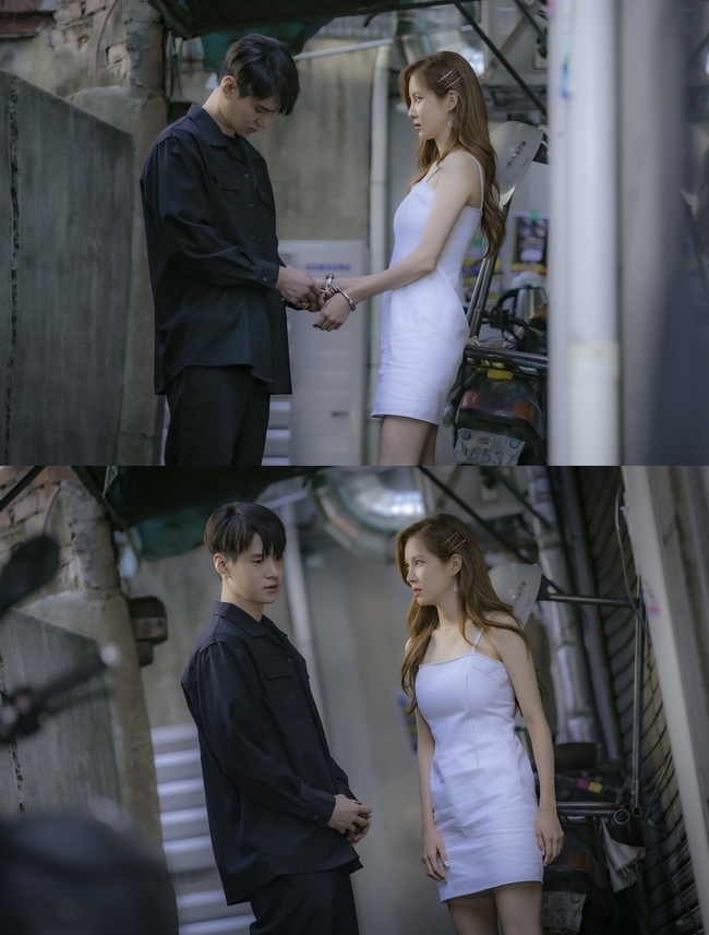 Go Kyung-pyo and Seohyun perform The Slap.The primary concern in the JTBC drama Personal Life (playplayed by Yoo Sung-yeol/directed Nam Gun) is Lee Jung-hwan (Go Kyung-pyo) and The Slap by Tea Weeks (Seohyun).On the day of the wedding, her husband Jung Hwan disappeared, and as she heard that he died in a traffic accident, Weeks true story, Documentary, was catastrophic.However, Jung Hwan had a sad story that he had to be driven out by the enemies of the question and manipulate his own death.The love story of the two people who had such a crack was broken apart as they learned each other.Jung Hwan was a spy in the Innovation Vision Office, not the GK development team, and Weeks was not a UI employee, but a fraudster with a criminal record.Following Jung Hwans last broadcast ending, which ran somewhere, saying, I have to ask myself, the preview video released immediately after the broadcast was filled with Jung Hwan and Weeks The Slap.But unlike expectations for a fond Remady, he said, Did you love me? Mr. Weeks will answer first.All the Weeks I know are lies, he said, and he was talking to each other, and he was angry and angry that he had deceived each other.The still cut, which was released before the broadcast, also conveys the tension of the two mens breathtaking emotions, and the handcuffs on Weeks wrists also cause questions.It is also a point to watch whether the Weeks, who turned into a resentful eye after looking at the living of Jung Hwan, who is loosening the handcuffs, and the dead man, who thought he was dead, can solve the misunderstandings that have been accumulated and recover the feelings of love that he missed.