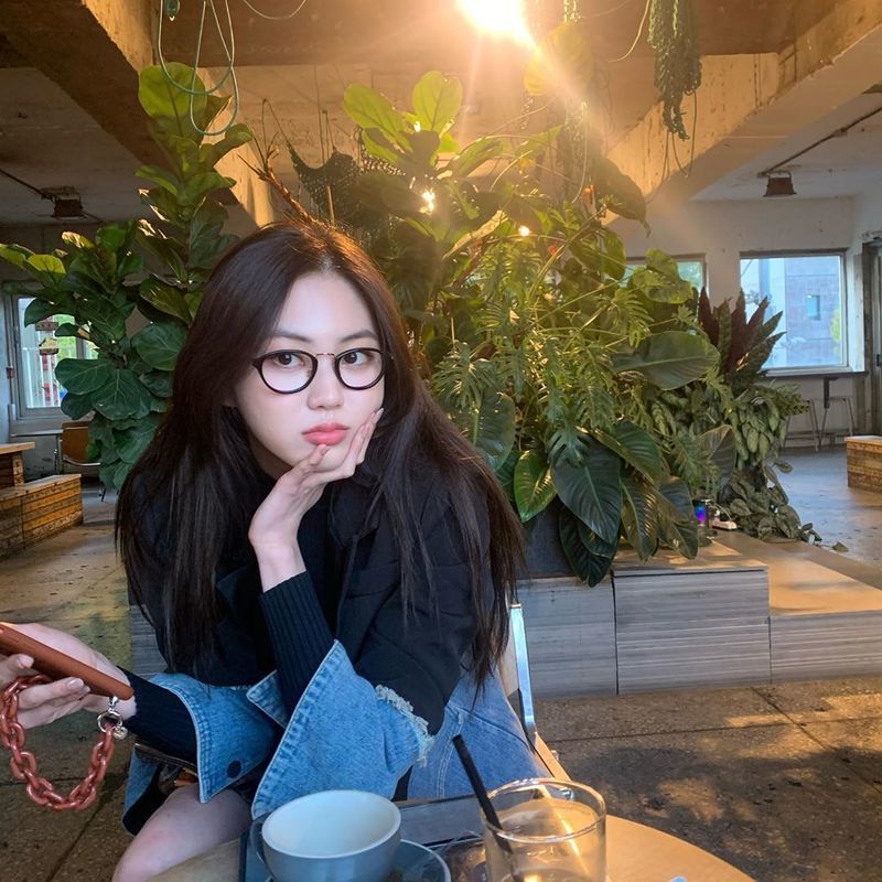 Group CLC member Kwon Eunbin has released the current situation through SNS.Kwon Eunbin posted a photo on her social media on November 4.In the photo, Kwon Eunbin is wearing a glass and wearing a chic look and a chin.Kwon Eunbin looked at his cell phone and created a natural atmosphere.In the post, fans responded, It is so beautiful, I have a good day today, glasses fit so well, and It is pretty.Meanwhile, group CLC, which Kwon Eunbin belongs to, released HELICOPTER on September 2.jang hee-soo