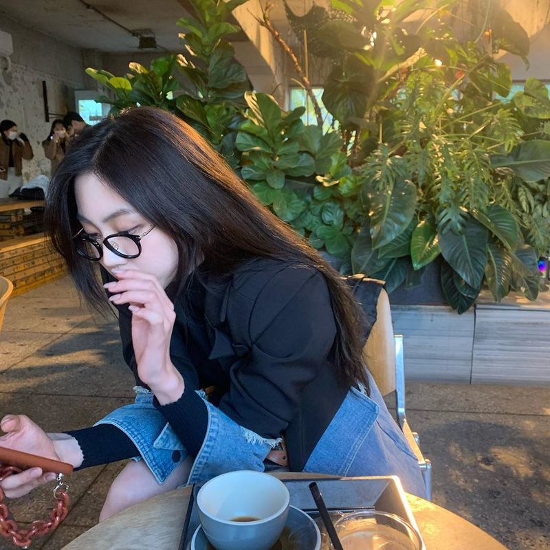 Group CLC member Kwon Eunbin has released the current situation through SNS.Kwon Eunbin posted a photo on her social media on November 4.In the photo, Kwon Eunbin is wearing a glass and wearing a chic look and a chin.Kwon Eunbin looked at his cell phone and created a natural atmosphere.In the post, fans responded, It is so beautiful, I have a good day today, glasses fit so well, and It is pretty.Meanwhile, group CLC, which Kwon Eunbin belongs to, released HELICOPTER on September 2.jang hee-soo