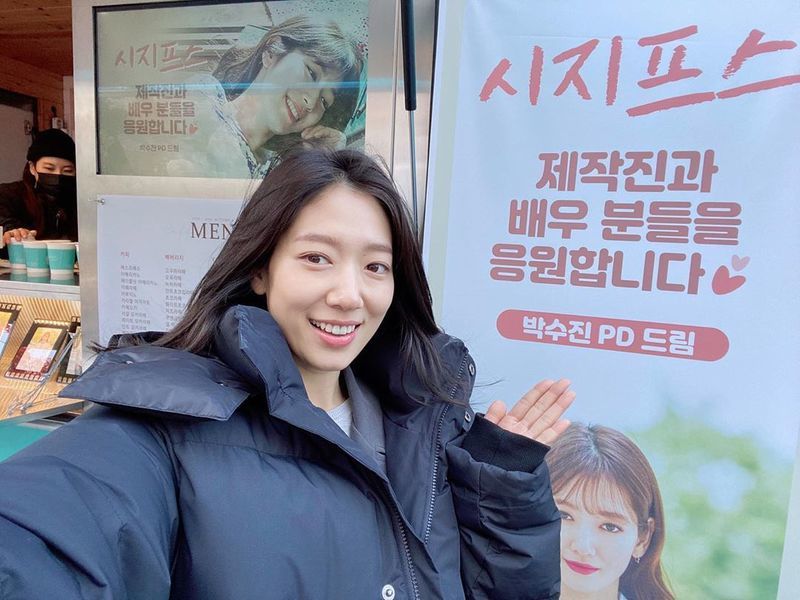 Actor Park Shin-hye was impressed by the loyalty of the production team of The Doctors.On November 4, Park Shin-hye told his Instagram, Today #The Doctors Day is the price?? I am impressed by Sujin in the morning. I am impressed by the artist in the afternoon. I love you.Park Shin-hye in the photo took a certification shot in front of a coffee car sent by The Doctors Park Soo-jin PD and Ha Myung-hee.It is eye-catching to see him pointing to the signboard with a refreshing beauty, Park Shin-hye appearing on JTBCs new Drama Shijips: the Myth (Gase).jang so-hyun