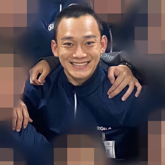 The latest situation of EXO (EXO) member Chen, who is serving in the military, has been captured.Recently, the Ministry of National Defense released a photo of Chen (real name Kim Jong-dae)s Army boot camp group, which quickly spread around online community on the 4th, drawing attention.In the photo, Chen had shoulder-to-shoulder with the trainees who lived together, and posed for a group photo, which suggested that he was a disciplined trainee with short hair and the same sportswear.But Chen drew attention with a bright expression.Chen joined Army on March 26 to fulfill his duty of defense, but he was married in January and was married in April.After leaving the boot camp, Chens Military service direction is noticed.Online Community.