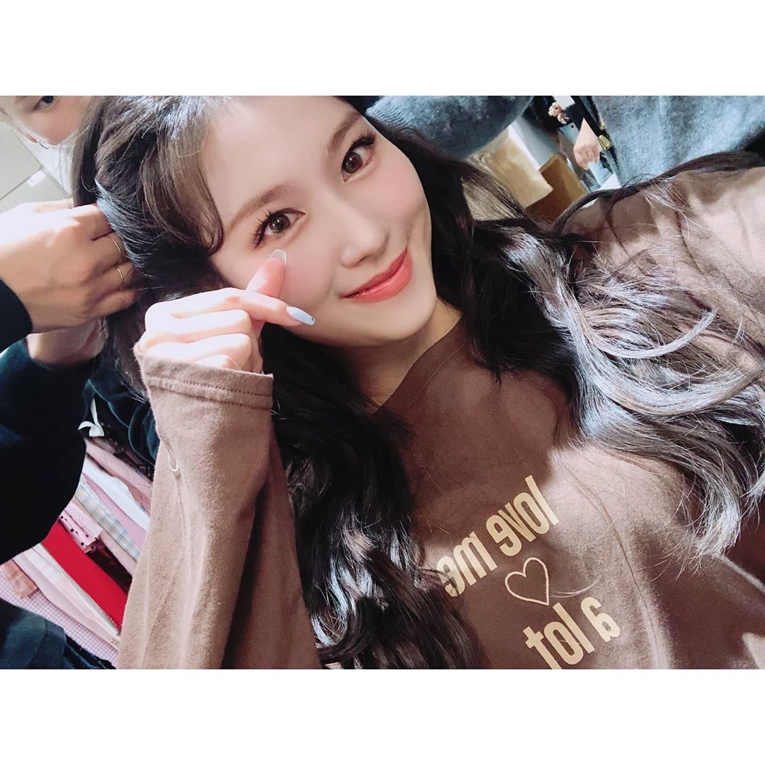 TWICE Sana, fruit juice visual..Once! Thanks for the 5th anniversary Group TWICE Sana celebrated its 5th anniversary.On the afternoon of the 3rd, Sana posted a photo on TWICEs official Instagram. Its a day, so congratulations to each other and its so amazing right?In the photos released together, the appearance of Sana boasting an extraordinary visual is contained.Meanwhile, TWICE released its second regular albumEyes wide open on October 26th, and is continuing its active activities with the title songI CANT STOP ME.Photo | TWICE official Instagram capture
