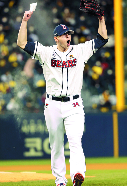 There was a reason for the Doosan Bears confidence.Doosan won the first edition of the autumn baseball game against the Jamsil rival LG Twins in seven years with a stable pitch and a hot blow.Doosan won 4-0 in the first game of the 2020 professional baseball postseason semi-playoff at Jamsil Stadium in Songpa-gu, Seoul on the 4th.Winners -- Losers chances of making the playoffs in Game 1 in 29 semi-playoffs in professional baseball history are 86.2% (25 times).In 16 semi-playoffs, which were held in two-game winning streaks in three games this year, the final winner of the first-game Winners & Losers is 100%.Thats how much Doosan has preoccupied the advantage: Now, if you win just one of the two remaining Kyonggi, youll be put in the playoffs.On the other hand, LG must walk everything from the second game, which was organized into the same place on the 5th; Tyler Wilsons shoulder, who was named LG Cole Hamels, became heavier.The Doosan team was full of confidence from the time before Kyonggi, and Kim Tae-hyung and the players were aware of LG as a roof match but expressed relaxed expression, saying, Lets do what we did.It is Doosan who has already won 9 wins, 1 draw and 6 losses in the regular league this season.This atmosphere made Cole Hamels Chris Flexens shoulder light as well.Flexen dominated Kyonggi and became a winner by spraying a stretch of fastball; he pitched 106 balls in six innings, powering to strike out 11.Hit allowed in this gap, only four; he threw 68 fastballs on the entire pitch, creating 50 strikes.Meanwhile, Doosans power line has been shaking the LG mound, targeting rookie Lee Min-ho, who has no experience in autumn baseball.Doosan leadoff Hur Kyoung-min hit and hit a pitch from Lee Min-ho in the first at-bat in the first inning.Follow-up hitter Jose Fernandez then hit a two-run homer in the second game against Lee Min-ho.Fernandez hit the final with this homer to become Kyonggis MVP; Lee Min-ho threw just three balls and lost two points.I didnt follow my luck with Lee Min-ho.In the fourth inning, the Doosan 9th batter Oh Jae-won, who climbed high from the first and third bases crisis to the right middle, fell to the fence and fell.In this gap, Doosan third baseman Park Se-hyuk dug into the home and scored 3-0.Lee Min-ho was forced to throw the ball back to fit the follow-up hitter Hur Kyoung-min.Lee Min-ho allowed three runs and lost five hits (1 picker) two walks in 313 innings.In the bottom of Doosans sixth inning, Oh Jae-won hit a timely hit in the middle of the left to score 4-0 and effectively split the game; the LG batting failed to make up for the mound collapse.He rarely advanced to first base, making it a chance to score, and reached second base for the first time in the fifth inning, sending veteran Park Yong-taik to the pinch but it was a blunder.Park Yong-taik was caught with a second baseman groundout by a strike on the first pitch.It was a good situation, Kim said after winning the first game. I was worried about Flexens pitch, but I threw it better than I thought.The batters also ran away (opening points) at an important moment and became a good Kyonggi, he said. If Raul Alcantara throws well in the second game and catches the victory, we will play all our best and win.On the other hand, Dustin The Putney School, who was Doosans Ace as a poet, appeared and received cheers from fans.The Putney School had a career 102 wins and 51 losses and an Earned run average of 3.59 until retiring from KT Wiz in 2018 after going through Doosan in 2011-2017.Doosan won the Korean Series in 2015 with The Putney School.Starting host Doosan wins 4-0 over LG