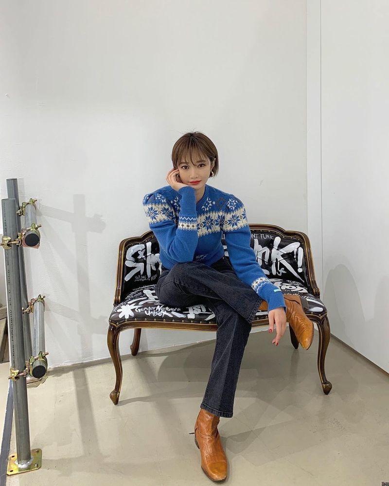 Actor Go Joon-hee flaunted chic vibeGo Joon-hee posted several photos on his personal Instagram account on November 5 without comment.In the photo, Go Joon-hee is wearing a blue snow knit and cute calyx, with a face size of a hand and a slender body to complete a sophisticated beauty.Meanwhile, Go Joon-hee appeared in the OCN drama Bing, which was broadcast last year.park jung-min