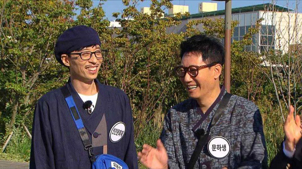 On SBS Running Man, which will be broadcast on the 8th (Sun), the members of Running Man who left Jeju Island package Travel will perform a previous-class situation drama.Earlier, Running Man made a big headline, including setting a character that broke the mold through the Chuseok special feature Yujinae Heritage War, which was broadcast in October, and climbing to the top of video streaming sites and major portal clip views immediately after the broadcast with the Chemi explosion situation drama.This weeks broadcast predicted the birth of another Legend situation drama with the concept of A variety of 4 couples who left the package Travel to Jeju Island.On this day, the priest Chemie of Yoo Jae-Suk, a human cultural asset that can not be identified, and Ji Suk-jin, a gubakdegi teacher, Kim Jong Kook, Super Rookie, Haha,  -min, Song Ji-hyo, the winner of the Mathematics Olympiad, and Lee Kwang-soo, the runner-up, caught the attention of the character and the chemistry with the partner.They enjoyed a great trip to the scenery and sightseeing spots of Jeju Island, touring restaurants, taking pictures of life, but there was a tension in the pleasant Travel when the super-class reversal hidden in the package Travel was revealed.Also, the first special feature of Jeju Island, which was broadcast last week, produced a lot of topics as Lee Joo-bin and Han Ji-eun, who were invited as guests, were on the portal site search terms. This week, which was also featured as Jeju Islands second special feature, also raised expectations by introducing the beautiful scenery, attractions and food of Jeju Island along with the previous-class situation drama.The identity of the previous-class situation drama and the reverse package Travel, which show the 10-year breathing among the members, can be seen on Running Man, which is broadcasted at 5 pm on Sunday, 8th.Photos