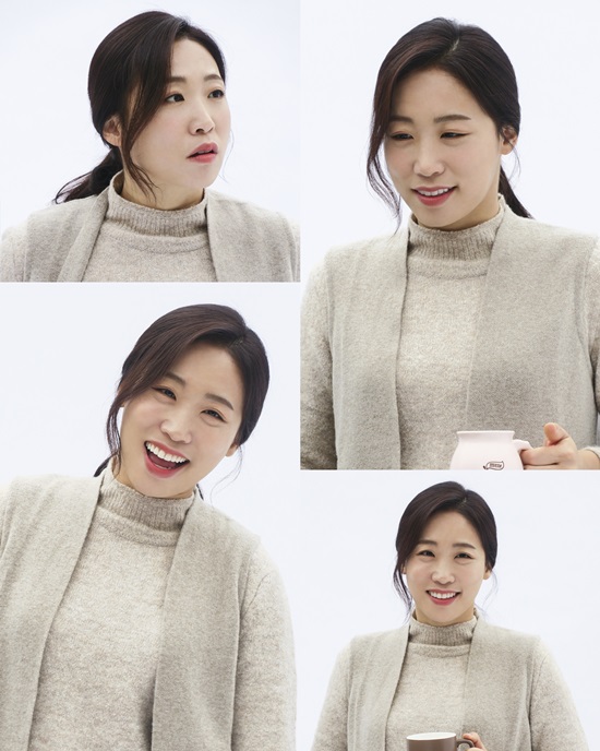 Actor Lee Mi-Do has vented a warm energy.Lee Mi-Do, who is making the drama rich with lively hot performances as well as the charming charm of the lawyer Chu Ae-rin in JTBCs drama 18 Again, is attracting attention with pictures full of warm charm at the shooting scene of food and beverage advertisement.Lee Mi-Do in the public photos shows a variety of aspects with a soft and soft atmosphere.With a turtleneck in oatmeal color and a low ponytail style in the best, she is more feminine and focuses on shooting, as well as showing a variety of charms with Hwasa visuals.In addition, Lee Mi-Dos smile is delivering energetic energy and making the viewer feel good.Lee Mi-Do, on the spot, also made the atmosphere of the scene bright with his unique delight, and looked at the children who had taken the filming together with his affectionate eyes, followed by his eyes and played with his eyes.Lee Mi-Do is engaged in a wide range of activities such as sharing cheerful daily life through SNS and successive work activities that cross the screen and the house theater with the movies Night of the Undead Humans and 18 Again.Photo = Jay-Wide Company