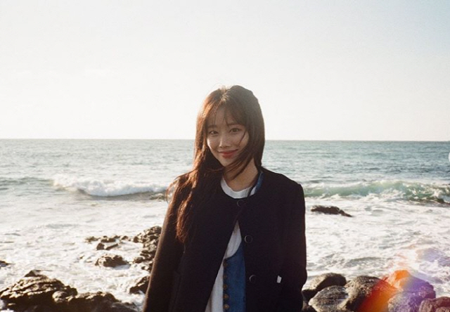 Na-eun posted a short post on Instagram on Friday, Jeju Island! and several photos.The photo shows Na-eun building a bright Smile with the blue Jeju Island sea behind him.Na-eun was admired for her refreshing beautiful looks, which brightened the surroundings despite the cold weather.Meanwhile, Lee Na-eun is casting and appearing on SBS new drama Model Taxi on the 4th.