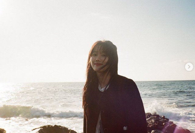 Na-eun posted a short post on Instagram on Friday, Jeju Island! and several photos.The photo shows Na-eun building a bright Smile with the blue Jeju Island sea behind him.Na-eun was admired for her refreshing beautiful looks, which brightened the surroundings despite the cold weather.Meanwhile, Lee Na-eun is casting and appearing on SBS new drama Model Taxi on the 4th.