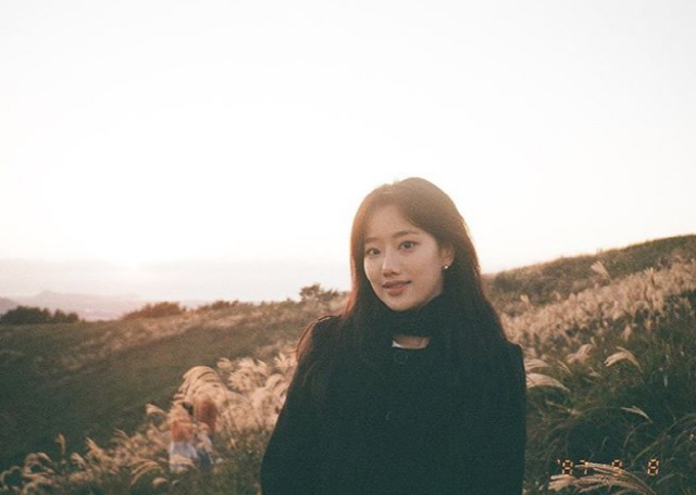 Na-eun posted a short post on Instagram on Friday, Jeju Island! and several photos.The photo shows Na-eun building a bright Smile with the blue Jeju Island sea behind him.Na-eun was admired for her refreshing beautiful looks, which brightened the surroundings despite the cold weather.Meanwhile, Lee Na-eun is casting and appearing on SBS new drama Model Taxi on the 4th.