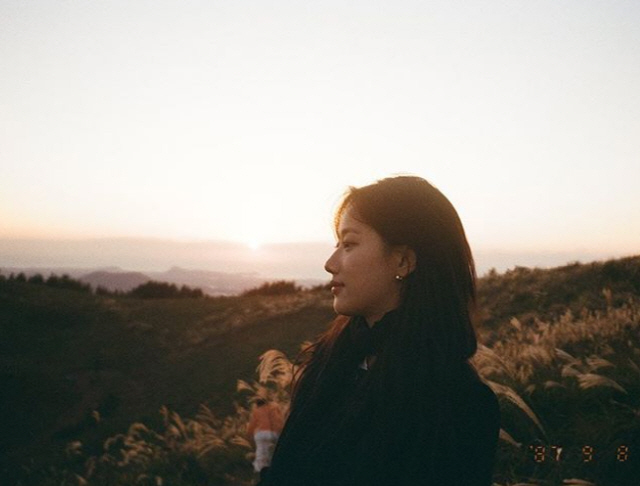 Na-eun posted a short post on Instagram on Friday, Jeju Island! and several photos.The photo shows Na-eun building a bright Smile with the blue Jeju Island sea behind him.Na-eun was admired for her refreshing beautiful looks, which brightened the surroundings despite the cold weather.Meanwhile, Lee Na-eun is casting and appearing on SBS new drama Model Taxi on the 4th.