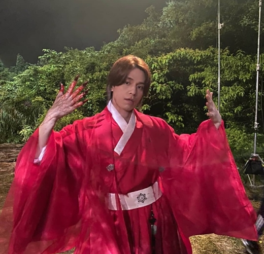 On the 8th, Lee Dong-wooks official Instagram posted several photos along with a post saying, A photo from Yiyeon, Yiyeon, who was surprised by the appearance of Dong-wook, who was excited by a special make-up.In the released photo, Lee Dong-wook in Hanbok shows off his bloody hands with sharp nails, and induces laughter with a clumsy expression as if exuding charm.Lee Dong-wook is appearing as the male Gumi-ho Yiyeon in the cable channel tvN Wednesday and Thursday dramaGumiho.