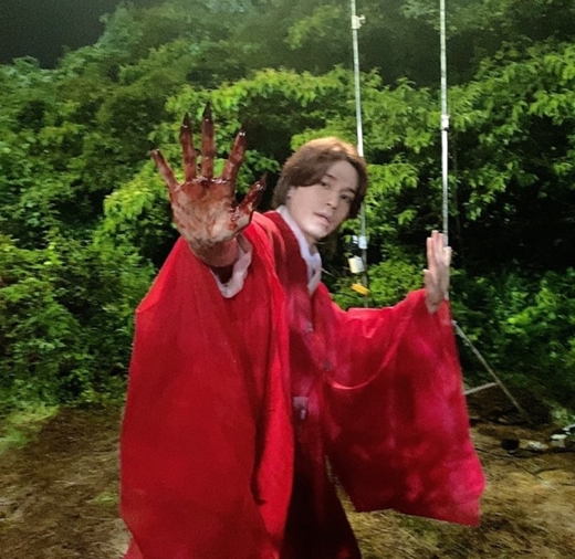 On the 8th, Lee Dong-wooks official Instagram posted several photos along with a post saying, A photo from Yiyeon, Yiyeon, who was surprised by the appearance of Dong-wook, who was excited by a special make-up.In the released photo, Lee Dong-wook in Hanbok shows off his bloody hands with sharp nails, and induces laughter with a clumsy expression as if exuding charm.Lee Dong-wook is appearing as the male Gumi-ho Yiyeon in the cable channel tvN Wednesday and Thursday dramaGumiho.