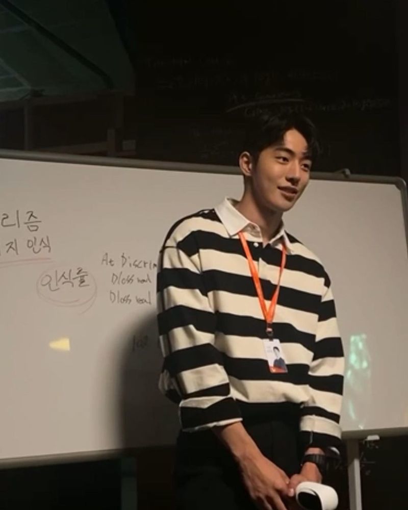 Actor Nam Joo-hyuk has reported on his recent situation.Nam Joo-hyuk posted a photo on his personal instagram on November 8 with an article entitled Namdosan.In the photo, Nam Joo-hyuk is shooting TVN weekend drama StartUp and is smiling shyly in a striped T-shirt, a trademark of Namdo Mountain.The broad Pacific Ocean shoulder and shy Smile made her feel excited.Meanwhile, StartUp, in which Nam Joo-hyuk is active, airs today (on the 8th).park jung-min