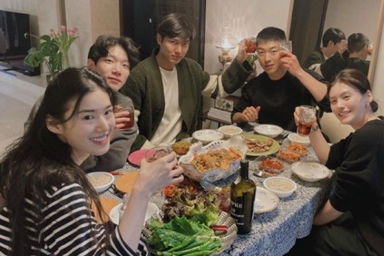 Actor Kim Go-eun shared a meeting of Actors in The King: Lord of Eternity.Kim Go-eun posted a picture on his instagram on the 8th with an article entitled The King for a long time.This photo shows the actors who co-worked Kim Go-eun with The King.Lee Min-ho, who played romance with Kim Go-eun, as well as Woo Do-hwan, who is in military service, added meaning.In addition, Kim Kyung-nam, Jung Eun-chae, and Kim Yong-ji stood in front of the camera with a smile and gave a glimpse of the atmosphere.Meanwhile, Kim Go-eun is about to release the films Untact and Hero.
