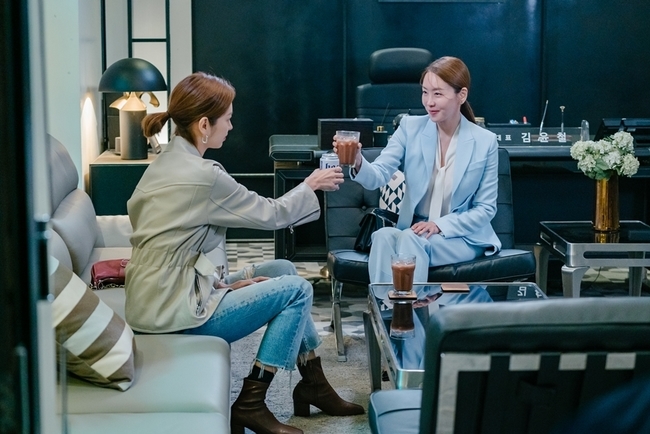 Kim Jung-Eun, Choi You-Wha completely reverse the story landscape with a twist to share a tight fight-ending toast.Kim Jung-Eun and Choi You-Wha are seen toasting secretly in the 11th MBN monthly drama My Dangerous Wife (directed by Lee Hyung-min/playplayplayed by Hwang Da-eun), which will air on November 9th, raising curiosity.In the drama, Shim Jae-kyung and Jin Sun-mee are sitting in a restaurant office and talking.Shim Jae-kyung faces Jin Sun-mee with a full-faced face and gives a suggestion, and Jin Sun-mee looks at Shim Jae-kyung with a suspicious look.The two of them face to face and discuss for a long time, and finally they meet with a happy smile and toast a deep cocoa and a cool can beer.Shim Jae-kyung and Jin Sun-mee, who were the enemies of Kim Yun-Cheol, showed signs of unexpected cohesion, attracting attention as to what the secret meeting of the two was.In the last broadcast, Shim Jae-kyung offered 5 billion won in front of Kim Yun-Cheol, who is going to leave his side by giving a marriage ring and a divorce application, but Kim Yun-Cheol expressed extreme anger by pressing Shim Jae-kyungs neck.Finally, with 5 billion hidden by Shim Jae-kyung emerging on the surface, Shim Jae-kyung and Kim Yun-Cheol are curious about Shim Jae-kyungs other plan to reach divorce.Kim Jung-Eun and Choi You-Whas Cheers to the Daedong Unity scene was filmed in Paju-eup, Paju, Gyeonggi-do last October.Unlike the drama relationship, Kim Jung-Eun and Choi You-Wha, who are in fact a strong senior relationship, have been enjoying the shooting scene with a smile and a smile as if they were alone for a long time.However, when I entered the filming, the two of them searched for each others intentions, fought each other, and expressed their breathtaking atmosphere with tightness of the ambassador, and led my admiration.