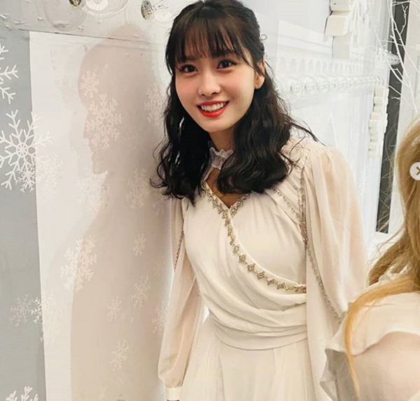 TWICE MOMO, Happy birthday MOMO ring → Goddess beauty release.. Happy birthday MOMO ring Group TWICE MOMO released her charm on her birthday (24).On the 9th, on TWICEs official Instagram, a photo of MOMO was uploaded with a happy birthday message saying My love, my friend, my eternal roommate, MOMO ring Happy Birthday!!!!!!The released photo shows a MOMO in a white dress reminiscent of the Greek Goddess. Another photo shows a cute MOMO with the head of the cartoon characterCandy and twinkling eyes.Accordingly, netizens celebrated MOMOs birthday with reactions such as Happy Birthday, I love you and Happy MOMO Day.Meanwhile, TWICE, which MOMO belongs to, was greatly loved by acting as a new songI CANT STOP ME.Photo|TWICE Official SNS