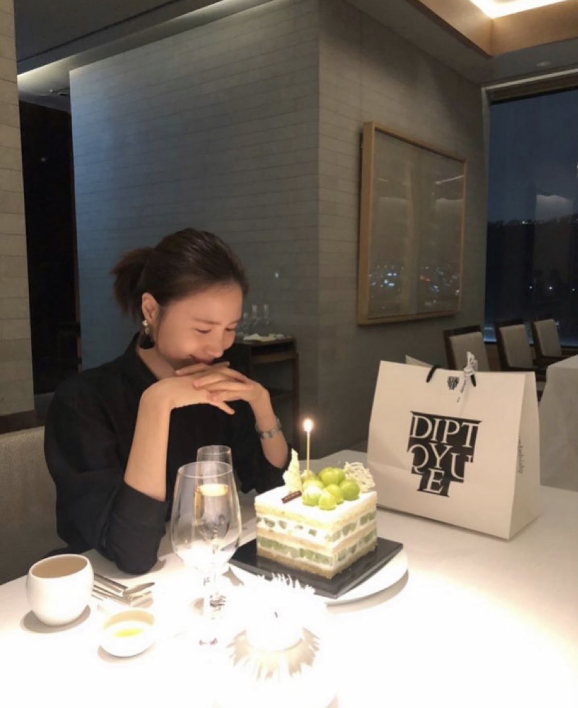 Model and Actor Jin A-reum has celebrated his birthday.On the 9th, Jin A-reum posted a picture with his article Thank you all for celebrating your birthday through his instagram.In the open photo, Jin A-reum is making Smile while looking at his birthday cake. Jin A-reums elegant and alluring aura catches his eye.On the other hand, Jin A-reum is in public with Actor Namgoong Min.Photo: Jin A-reum Instagram
