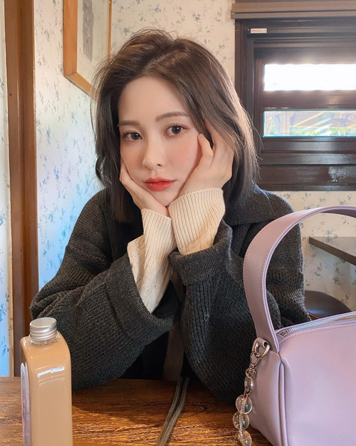 DIA Yebin shows off her adorable beautiful looksYebin released a picture on his Instagram on the 10th with the phrase Keeping.Yebin in the open photo is sitting in a cafe and staring at the camera and posing for calyx.The notable Beautiful look has thrilled fans.The fans who came in contact with the photos praised Yebins beautiful looks with comments such as I was so surprised to scroll down, I can not express it in real words, and I am really cute.