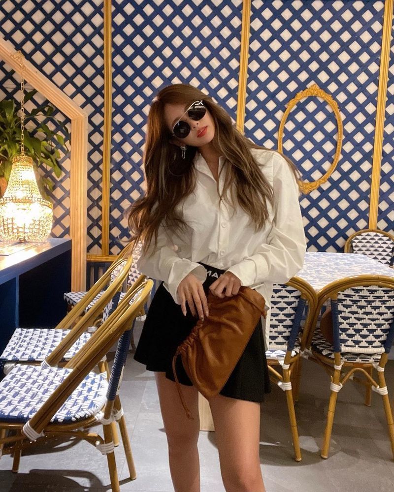 Group T-ara member Qri has revealed the latest situation.Qri posted a photo on her social media on November 10.In the photo, Qri is staring at the camera wearing sunglasses and wearing a chic pose.Qri showed off the same percentage as Doll, bringing up the goddess aura.On the other hand, the group T-ara, which Qri belongs to, appeared on SBS Civilization Express - Breathing Concert on October 2.jang hee-soo