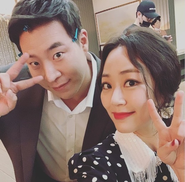 Actor Kim Hyo-jin has released a two-shot with Tae Won-suk, who is appearing in the drama together.On the 10th, Kim Hyo-jin posted a picture on his Instagram with an article entitled One-handed stone, which is always protected by the Lord, in real life.Kim Hyo-jin and Tae Won-suk are smiling and drawing V in the picture. Kim Hyo-jin in a colorful dress attracted attention with over-the-top beauty.Tae Won-suk, who was pinned here and there with tongs to fix his head before shooting, drew a cute V, staring at the camera with her pure eyes.Fans expressed their affection with comments such as I am cute in reverse charm and I cheer you.Meanwhile, Kim Hyo-jin is appearing in the JTBC drama Private Life.