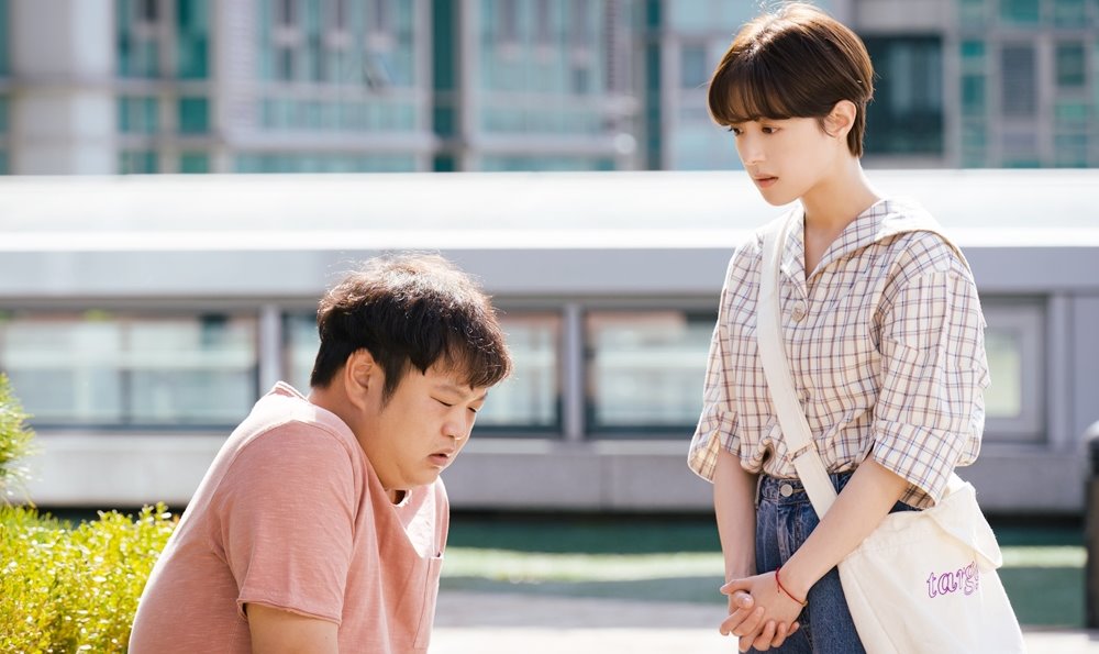 Kairos Lee Se-young has been spotted facing Ko Kyu-Phill with her eyes flushed.In the 5th episode of MBCs monthly drama Kairos, which broadcasts on the 10th, Kim Jin-ho (Kyu-Phill) is visited to catch a clue about the whereabouts of his mother Kwak Song-ja (Hwang Jung-min), who has disappeared.Earlier, Han Ae-ri learned that Kim Jin-ho came to Kwak Song-jas room.Kim Jin-ho, the kidnapper of Kim Da-bin (Shim Hye-yeon), has been paying attention to why he met Kwak Song-ja.Here, Han Ae-ri found a contact information on the construction of the oil in Kwak Song-jas notebook, and stimulated the curiosity of viewers about what the relationship hidden in the veil would be.In the meantime, the meeting between Han Ae-ri and Kim Jin-ho is revealed and attracts attention.Unlike Han Ae-ris grieving eyes, Kim Jin-ho is making a decisive look and is curious about what kind of conversation is going on.Also, in the desperate appearance of Han Ae-ri standing with both hands together, Kim Jin-ho guesses that he is holding the key to Kwak Song-jas whereabouts.Especially, Han Ae-ri, who was destined to be murdered by Kim Jin-ho, is begging for caution, and interest is getting more and more about what happened to them.Kairos broadcasts every Monday and Tuesday at 9:20 pm.Photo = Kahaani, Kahaani