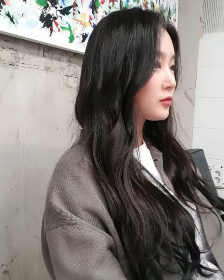 Singer Soyou flaunted her watery mature beautySoyou posted a short video on his Instagram on November 11.Soyous profile was featured in the video, which is drawn to Soyou, who is hanging his long black hair, with a doll-like vivid features.Even in the stillness, Soyous appearance of a charming charm is admirable.Meanwhile, Soyou is appearing on MBC Everlon Entertainment Yot Expedition: The Big Ning and will appear as a judge on Mnet Entertainment Captain which will be broadcasted on the 19th.Lee Hae-jeong