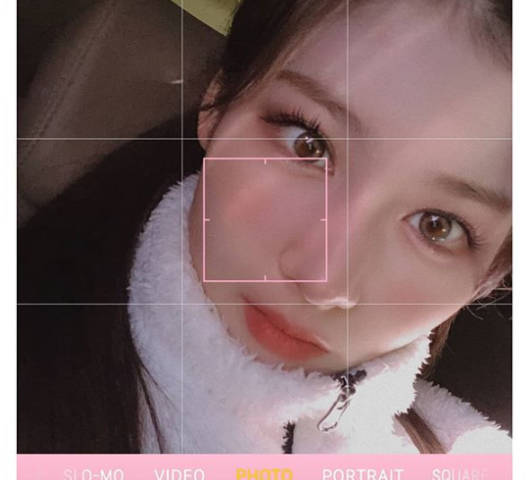 TWICE Sana presented three self-camera photos promised to fans.On the 11th, TWICE official SNS posted several photos of Sana with a short message Promised Selfie 3 on the 11th.In the public photos, Sana released a close-up selfie photo, and she showed beauty that can not be found in the close-up appearance.The visuals of Sana, which seemed to be sucked in, made fans thrilled.On the other hand, TWICE, which Sana belongs to, has been active since releasing the regular 2nd album Eyes wide open.It is a regular album released in three years since twicetagram released in October 2017, and it contains the newness and growth of TWICE that I have never seen before.There are 13 songs from various genres such as dance pop, city pop, Latin pop, and R & B. Park Jin-young, the head of JYP, and Dua Lipa, Shim Eun-ji, Kenji and Hayes.The title song I CANT STOP ME is a retro-style The Shins wave genre that mixes European electronic sound with the US 80s The Shins sound.TWICE Official SNS Capture