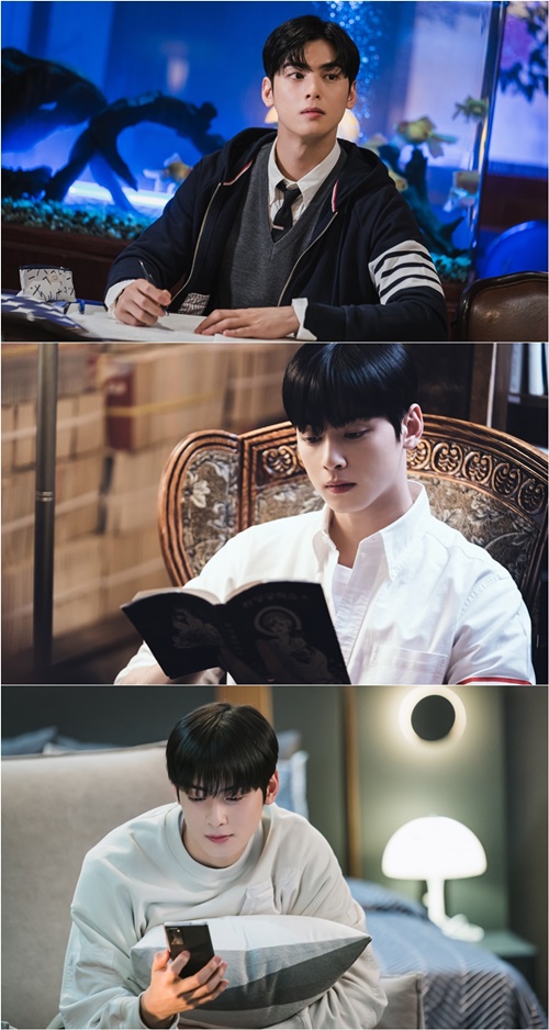 The first steel of Goddess Gangrim Cha Eun-woo was released.His appearance as a top-class perfect man who makes Enucleation of the eye Zheng He raises expectations by foreseeing another female sniper.The TVN new drama Goddess Gangrim, which is scheduled to be broadcasted on December 9, is a romantic comedy that restores self-esteem by sharing the secrets of each other by meeting with Suho, who has a complex appearance and has become a goddess through Makeup.Based on the popular webtoon of the same name, which is the most popular ever, director Kim Sang-hyeop, who has been recognized for his sensual performance as a day of discovering how, is drawing keen attention from enthusiastic fans.Cha Eun-woo in the play is divided into a Lee Soo-ho, a selfish gene.Lee Soo-ho is a perfect man who boasts top class from self-luminous visuals to academic achievement and basketball skills. He receives all the attention from one body, but he does not give a second to others.As a result, Cha Eun-woo is attracting attention to the synchro rate and new charm that will be shown as Lee Soo-ho character.In the meantime, Cha Eun-woo captures the attention with the disarmed anti-war charm inside the house.The perfect chicness that surrounds the surroundings like a castle of iron, looks down at the mobile phone and his soft smile gently makes the viewers fall.Moreover, Cha Eun-woo, who is wearing a cushion in a comfortable outfit, is spewing out a puddle of bruises, making him more excited about other on-off charms both inside and outside the house.Cha Eun-woo has completely transformed into Lee Soo-ho since the first filming, showing Lee Soo-ho itself with its colorful charm and acting as well as the synchro rate of appearance, said the production team of Goddess Kangrim.I am happy to show you a good picture to many viewers waiting for the broadcast, so I am working on the production with great pleasure.Meanwhile, Goddess Gangrim will be broadcasted at 10:30 pm on December 9th.