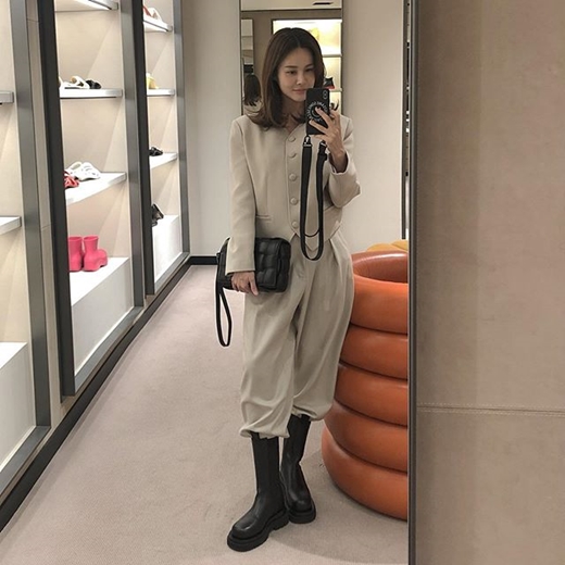 Singer Ivy (real name Park Eun-hye and 38) released photos of the Shopping certification.Ivy posted a picture on Instagram on the 12th, I was a riding fashion woman who took off her mask quickly when she was alone and watched Western Luxury goods in half a year.A mirror selfie taken during the shooting, Ivy, dressed in a white jacket and wide-toned trousers, showed off her unique fashion sense by matching black boots.Netizens responded such as I look so good in clothes.On the other hand, Ivy appeared on MBC Radio Star last September and said that it was shooting Addicted in the past.At the time, Ivy said, I liked shoes and I had a few hundred pairs. Confessions said, I was nervous if I did not buy it.Ivy said frankly, It was not necessary, but it was addicted to the act of consuming something.In particular, Ivy has been Confessions of his own changes from the past, I have not done anything to shop for six months now because I have been through that period.I was surprised at myself, he said. My life has changed. I also spent seven or eight months zipping up cosmetics pouches. 