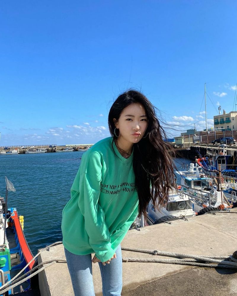 Dal Shabet Subin has certified the Gift given by Ga-young.Subin said on November 12th, I am wearing a T-shirt that my sister gave me a gift in Jeju Island.I love my sister, Gaoyoung, today she is a mitsubai. Subin in the photo is taking various poses wearing a T-shirt that Gaoyoung gave him.The appearance of Subin, who poses in front of the sea, is filled with professional charm. Gaoyoung focused his attention with a pure but sexy atmosphere.Meanwhile, Mitsubac starring Subin and Gaoyoung is broadcast every Thursday at 11 pm MBN.