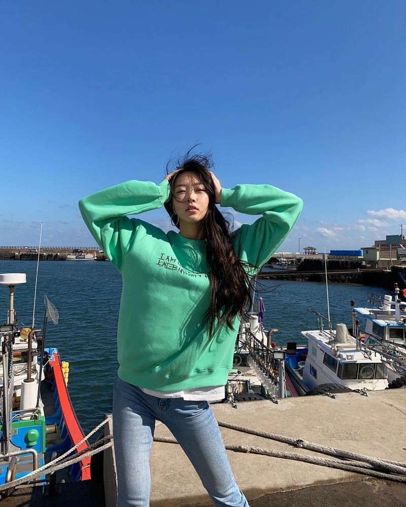 Dal Shabet Subin has certified the Gift given by Ga-young.Subin said on November 12th, I am wearing a T-shirt that my sister gave me a gift in Jeju Island.I love my sister, Gaoyoung, today she is a mitsubai. Subin in the photo is taking various poses wearing a T-shirt that Gaoyoung gave him.The appearance of Subin, who poses in front of the sea, is filled with professional charm. Gaoyoung focused his attention with a pure but sexy atmosphere.Meanwhile, Mitsubac starring Subin and Gaoyoung is broadcast every Thursday at 11 pm MBN.