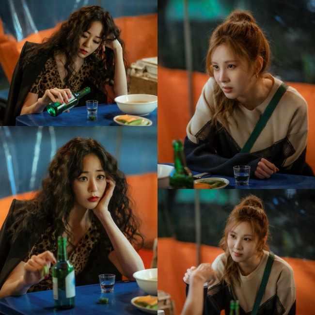 Personal Life Seohyun and Kim Hyo-jin developed into a place where they could tilt their glasses together, and they bloomed Records of the Grand Historian One Mans War.However, Kim Hyo-jins suspicious move, which makes it impossible to put a string of tensions on, was caught, raising suspicions that it might suggest another discharge.In the last broadcast of the JTBC drama Personal Life (playplayed by Yoo Sung-yeol, directed by Nam Gun), Jung Replay (Kim Hyo-jin) gave another hand of salvation to the tea (Seohyun).When the escape crime was holding back, leaving one step to take off the spy, he intervened Oh Hyun-kyung, a lawyer who helped her with her documentary, to solve the problem.It was a moment when the sticky loyalty of Records of the Grand Historian One Mans War stood out.The still cut, released today (12th), shows the fairly hardened Weeks and Replays One Mans War at a glance.It is literally a sense of exuberance that the two people who once growled when they met have developed into a casual encounter with a glass of alcohol.In the preview video released immediately after the broadcast, the two man are also working on the documentary that will break down Kim Jae-wook (Kim Young-min), considering that they are having a conversation with Kim Jae-wook, Is it a continuation of the work that makes patients? and Of course?But the warm-hearted chemistry with Weeks also briefly, in fact, replays solo act, which started last broadcast, has raised questions.After visiting Jae-wooks hideout, the house of rice soup, and confirming his presence, he eventually turned to the road, and later asked Lee Min-gyu (Kwak Min-ho) to find out about the murder of the couple in the house of rice soup secretly.Moreover, at the end of the video above, Replay had a secret meeting with Jae-wook and peaked at the clutter.It will be revealed on this day whether Replay, who has worked with Weeks, Lee Jung-hwan (Ko Kyung-pyo), and Hanson (Tae Won-seok), has betrayed Weeks again or approached Jae-wook in other ways.Weeks and Replay have developed into a drunken friend, and it is no exaggeration to say that there is a sticky righteousness between them, as Replay says that Matt is Jung.However, the glass will bring another blue to the war of the players as Replay, who had been bumping into Weeks, met with Jae-wook.I would like to ask you for your interest until the end of Personal Life, a restaurant of Bongsu. The 12th edition of Personal Life will be broadcast today (12th) at 9:30 pm.doremy entertainment offer