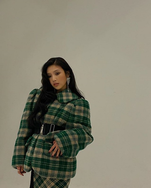 Red Velvet Joy, perfect match no matter what you wear. On the afternoon of the 14th, Joy posted several photos in succession on Instagram.The photo shows Joy posing professionally at what appears to be a photo shoot. In particular, Joy showed off her strong presence by perfecting her own style in any outfit.Meanwhile, on the 11th, Joy released the cover video forLook at Me taken with composer and singer Park Moon-chi on the Red Velvet YouTube channel.