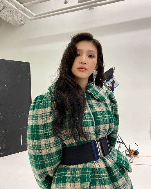 Red Velvet Joy, perfect match no matter what you wear. On the afternoon of the 14th, Joy posted several photos in succession on Instagram.The photo shows Joy posing professionally at what appears to be a photo shoot. In particular, Joy showed off her strong presence by perfecting her own style in any outfit.Meanwhile, on the 11th, Joy released the cover video forLook at Me taken with composer and singer Park Moon-chi on the Red Velvet YouTube channel.