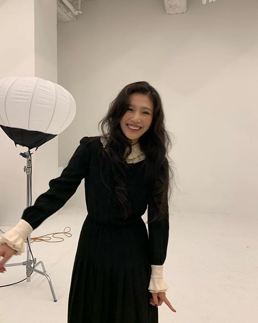 Red Velvet Joy, perfect match no matter what you wear. On the afternoon of the 14th, Joy posted several photos in succession on Instagram.The photo shows Joy posing professionally at what appears to be a photo shoot. In particular, Joy showed off her strong presence by perfecting her own style in any outfit.Meanwhile, on the 11th, Joy released the cover video forLook at Me taken with composer and singer Park Moon-chi on the Red Velvet YouTube channel.