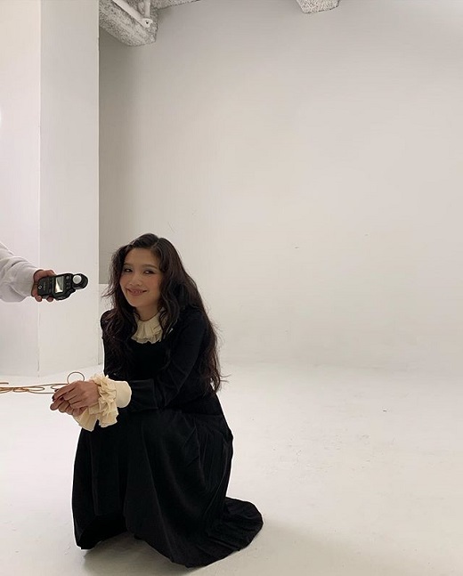 Red Velvet Joy, perfect match no matter what you wear. On the afternoon of the 14th, Joy posted several photos in succession on Instagram.The photo shows Joy posing professionally at what appears to be a photo shoot. In particular, Joy showed off her strong presence by perfecting her own style in any outfit.Meanwhile, on the 11th, Joy released the cover video forLook at Me taken with composer and singer Park Moon-chi on the Red Velvet YouTube channel.