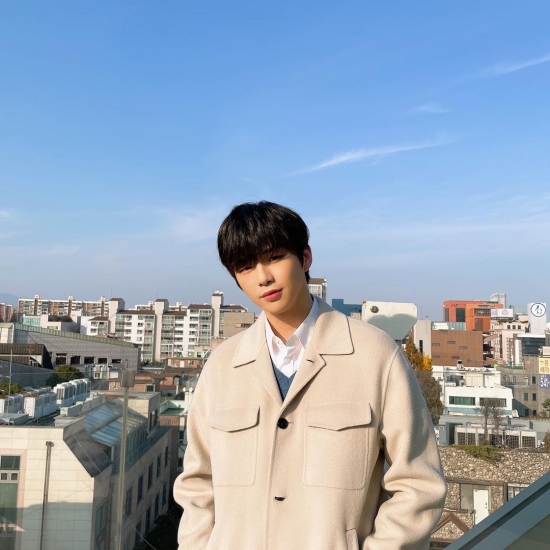 It turns off the visual of Kang Daniel, Eye-catching.On the 14th, Kang Daniel posted two photos on his Instagram.Kang Daniel in the photo is making a bright face under the blue Sky.His watery visual, transformed into an autumn man, shot the heart of official fan club Danity.Meanwhile, Kang Daniel won the first place in the movie together on the November 14th The SpongeBob Movie: Sponge on the Runday and attracted Eye-catching.Seven Edu, an early, middle and high-end internet math education company, conducted a survey of 6,822 people from October 15 to November 12, and Kang Daniel (3,798, 55.7%) was selected as the top star to watch movies together in The SpongeBob Movie: Sponge on the Runday.